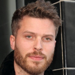 Rick Edwards Height in feet/cm. How Tall