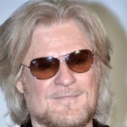 Daryl Hall Height in feet/cm. How Tall