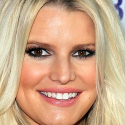 Jessica Simpson Height in feet/cm. How Tall