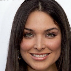 Blanca Soto height is 5 feet 10.5 inches. 